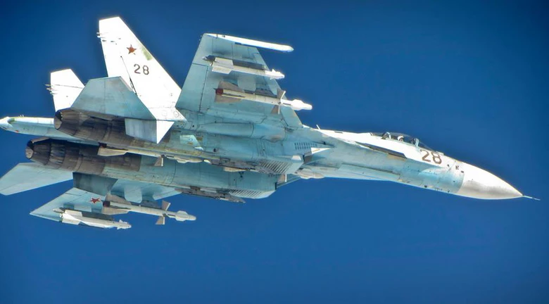M&aacute;y bay Su-27 của Nga