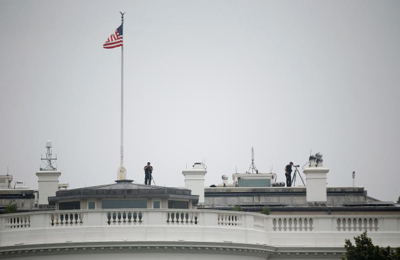 Mật vụ Mỹ quan s&aacute;t trước khi Tổng thống Trump khởi