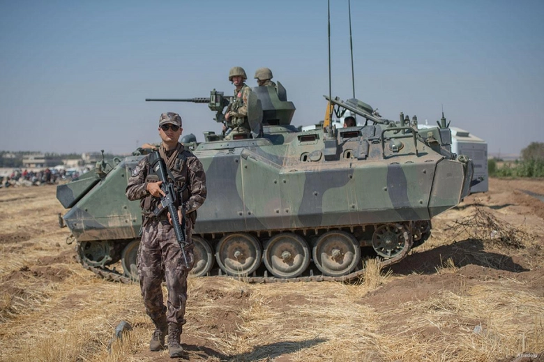 Phương tiện quân sự và bính lính Thổ N