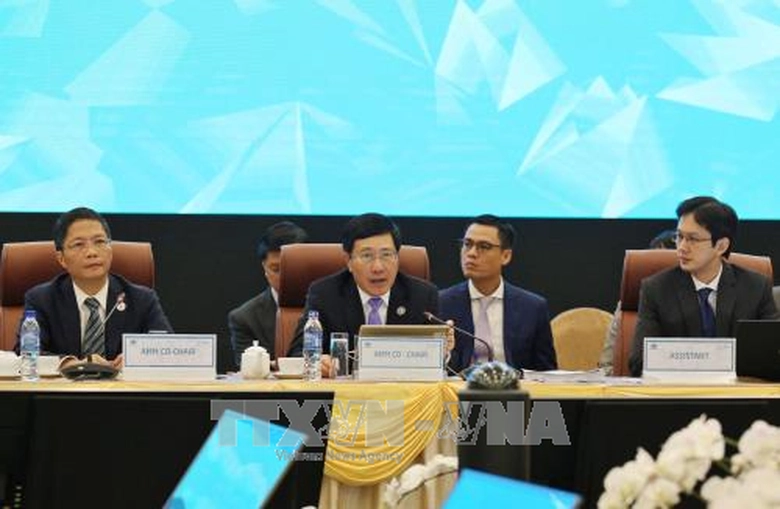 Đo&agrave;n Chủ tịch điều h&agrave;nh hội nghị