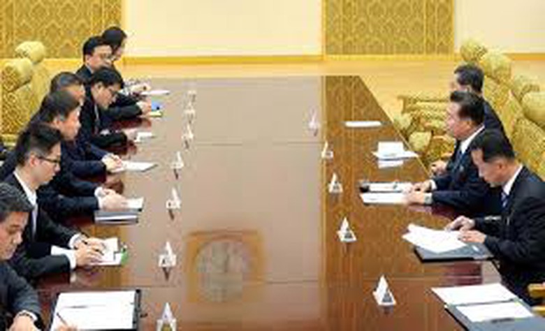 Hình ảnh bên trong cuộc gặp .