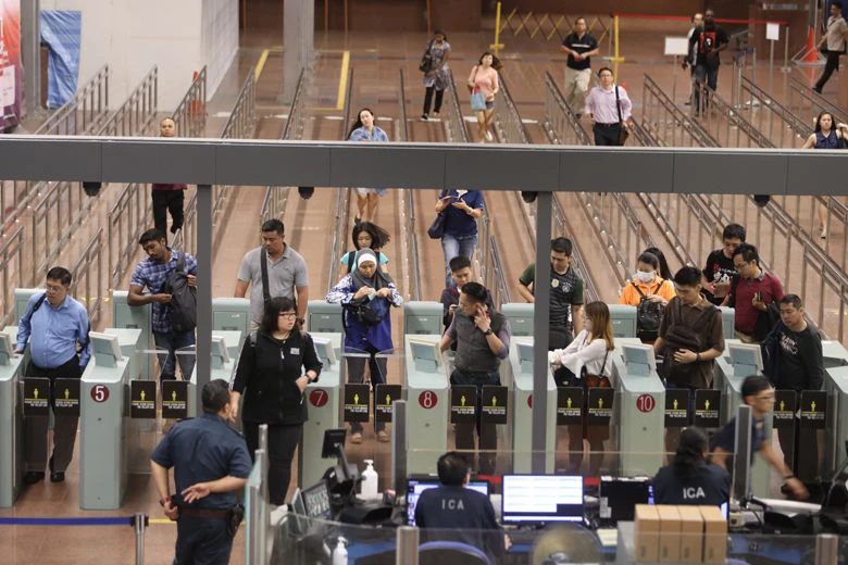 Theo Straits Times, &ocirc;ng Phan Văn Anh Vũ, đ&atilde; bi