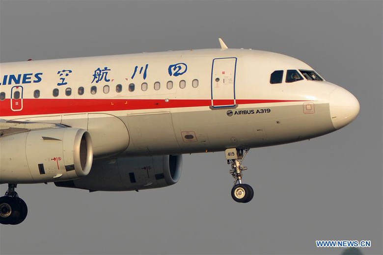Một m&aacute;y bay của h&atilde;ng h&agrave;ng kh&ocirc;ng Sichuan Airlines.