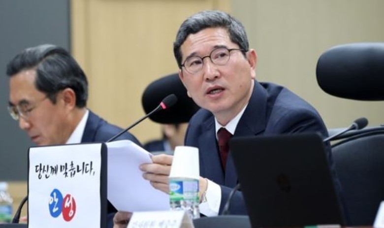 &Ocirc;ng Kim Hack-yong