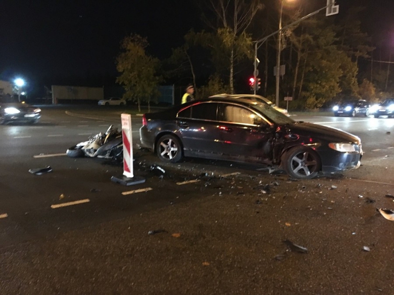 Hiện trường vụ tai nạn thảm khốc tr&ecirc;n đường cao tố