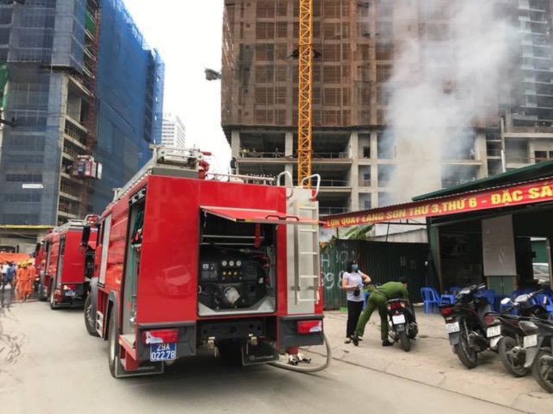 xe cứu hỏa tới hiện trường