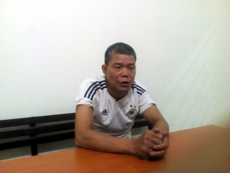 l&aacute;i xe &ocirc;m đ&aacute;nh du kh&aacute;ch người &uacute;c