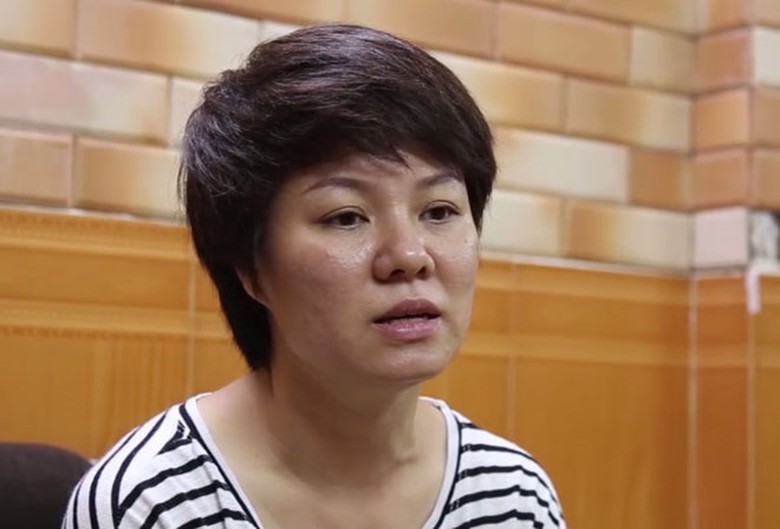 b&agrave; Vu Thanh Hoa to cao can bo phuong Van Mieu