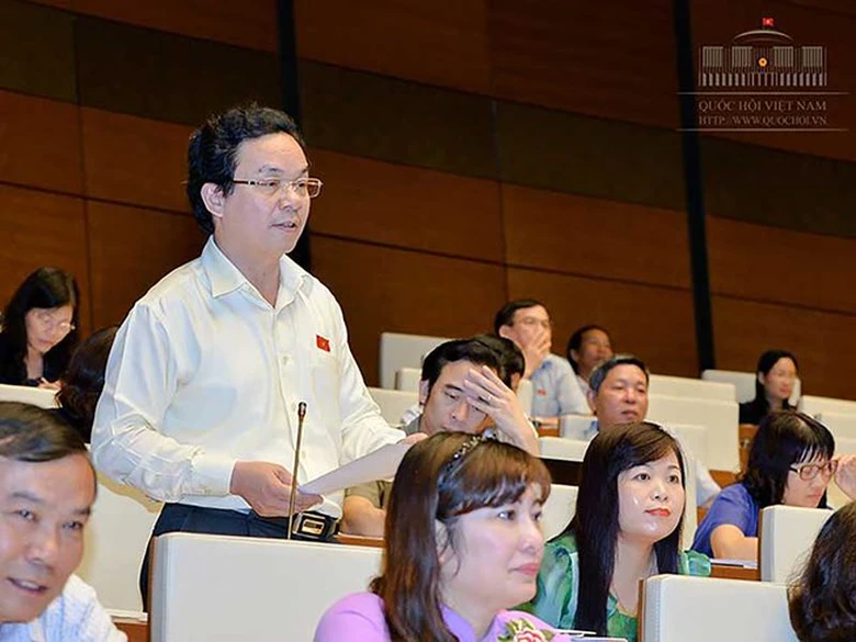 ĐB Ho&agrave;ng Văn Cường