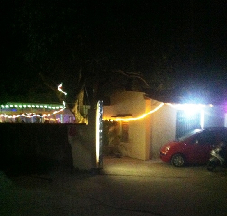 chu-quan-karaoke-bi-ban-tai-nha-1.