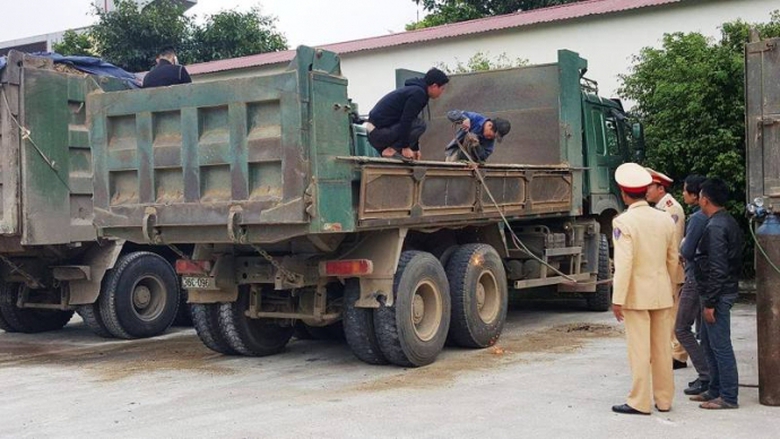 Ninh -B&igrave;nh -Gọt -th&ugrave;ng -đối- với -6 -xe -Howo.jpg