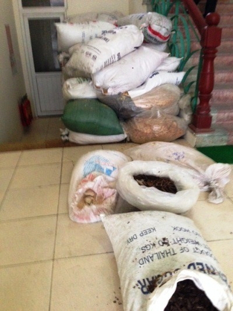 Ph&aacute;t- hiện- bắt- giữ- gần- 5- tấn- b&aacute;nh- mứt- hết-