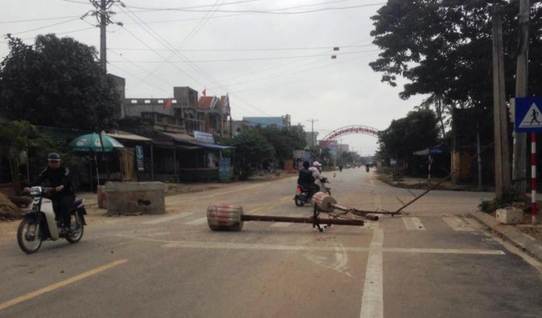 Ngăn- s&ocirc;ng- cấm- chợ- tr&ecirc;n- đoạn- đường- chưa- ngh