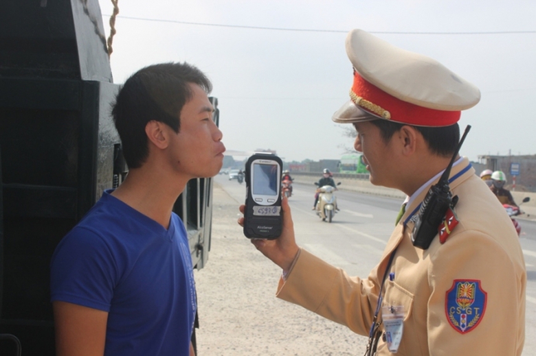 4 -ng&agrave;y- Tết- CSGT- t&oacute;m- nhiều-ma -men.JPG