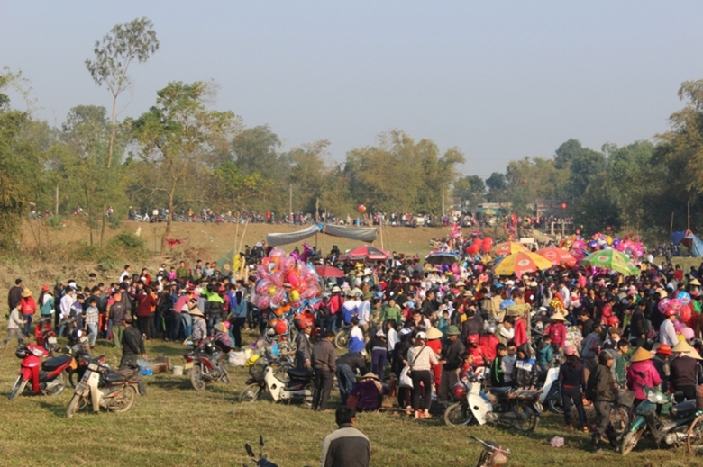 Đầu- năm- đi -chợ- choảng- nhau- cầu- may.jpg1