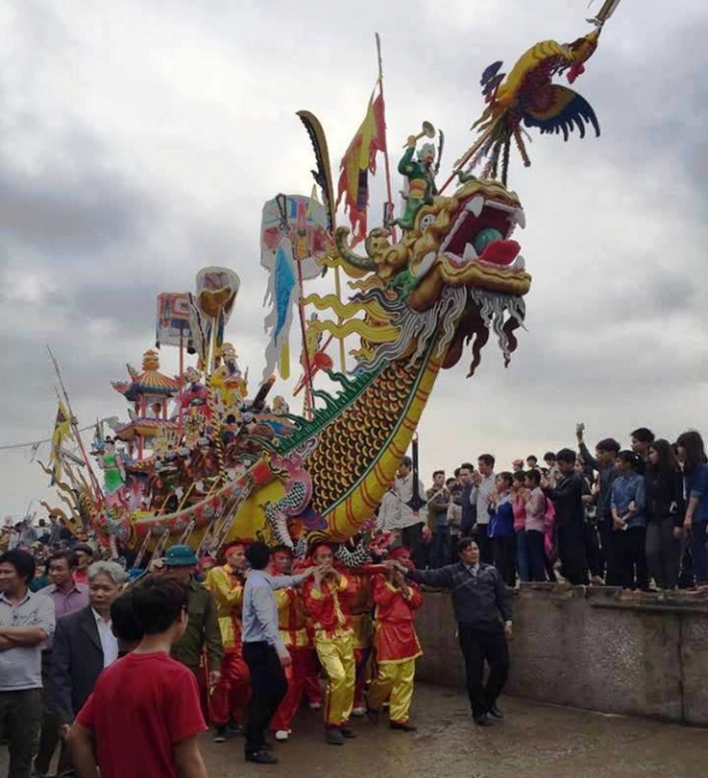 H&agrave;ng-ngh&igrave;n-người-đổ-x&ocirc;-xem-lễ-hội-lớn-nhất-xứ-than