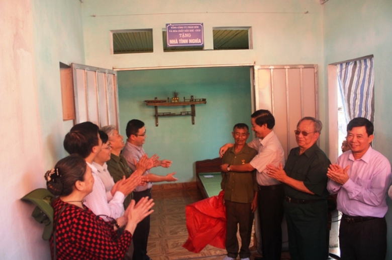 C&ocirc;ng- đo&agrave;n- GTVT- Việt- Nam - phối- hợp- trao- nh&agrave;