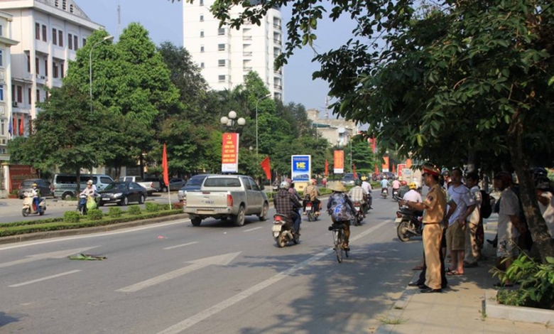 Sang- đường- ăn- s&aacute;ng- b&eacute;- g&aacute;i- 7- tuổi- bị- xe- &ocirc;