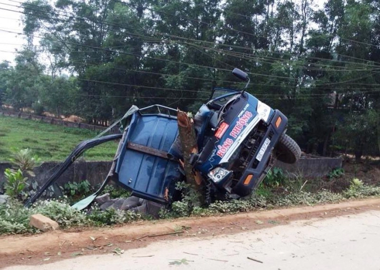 Tr&aacute;nh- đo&agrave;n- xe -hung- thần- xe- chở- xi- măng- đ&acirc;