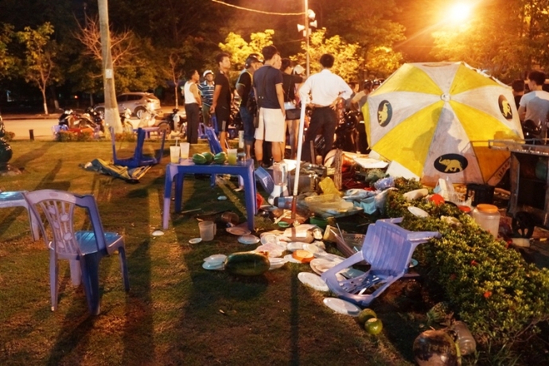 Tin- mới- vụ- xe- Lexus- 570- đ&acirc;m- li&ecirc;n- ho&agrave;n- xe-