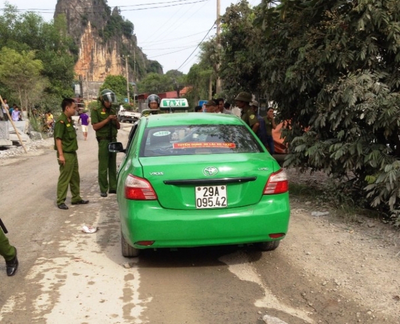 Thu&ecirc; -taxi- đi- đ&aacute;nh- nhau- th&igrave;- bị- đ&aacute;nh- lại- nh