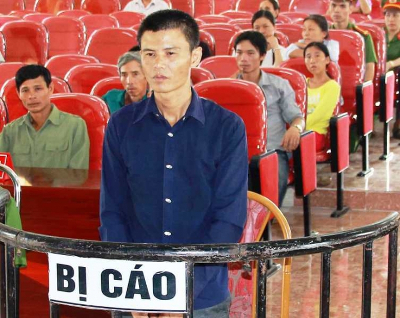 Nghĩ -bị -x&uacute;c- phạm- khi- uống- rượu- cầm- dao- ch