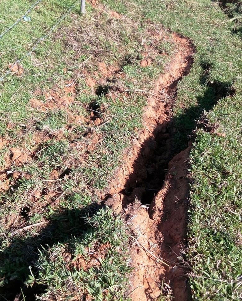 Nứt- đ&ecirc;- h&agrave;ng- ngh&igrave;n- hộ- d&acirc;n- Thanh- H&oacute;a- bị- uy-