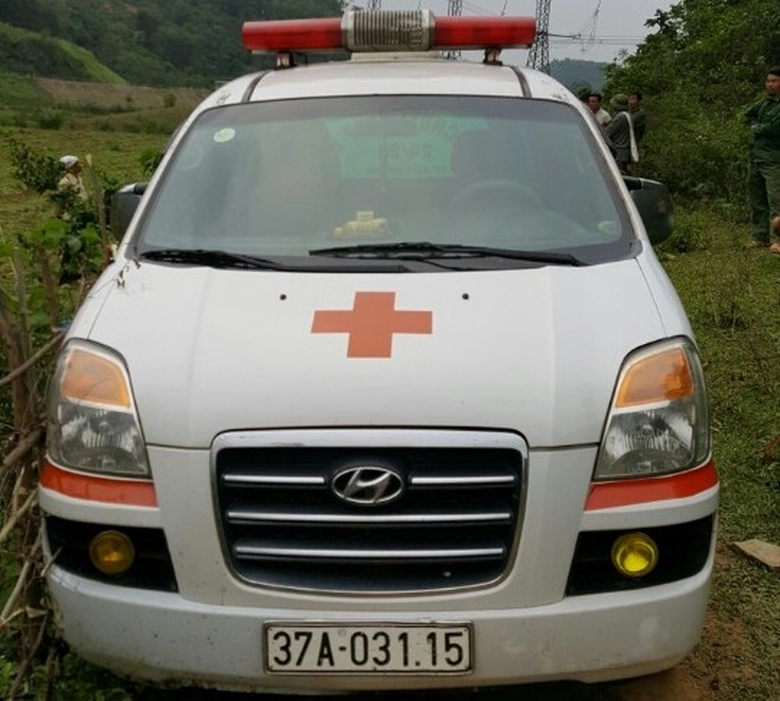 Xe -cứu- thương -chở- hổ -đ&ocirc;ng -lạnh- l&agrave; -xe -của-