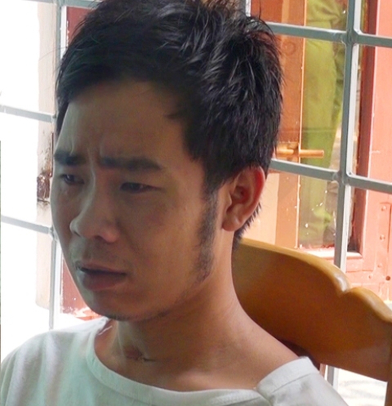 Nh&oacute;i -l&ograve;ng- nghịch- tử- d&ugrave;ng -cuốc -giết- mẹ- để- 