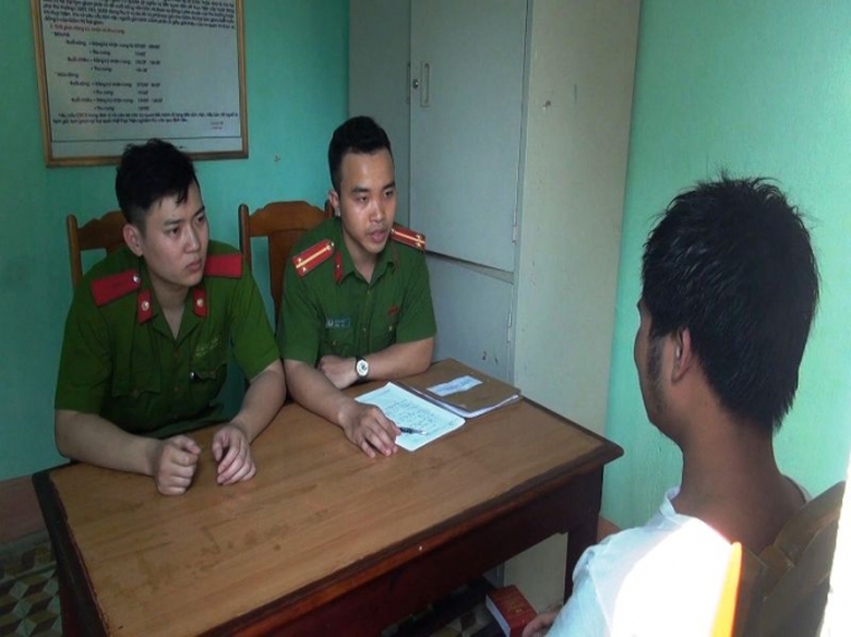 Nh&oacute;i -l&ograve;ng- nghịch- tử- d&ugrave;ng -cuốc -giết- mẹ- để- 