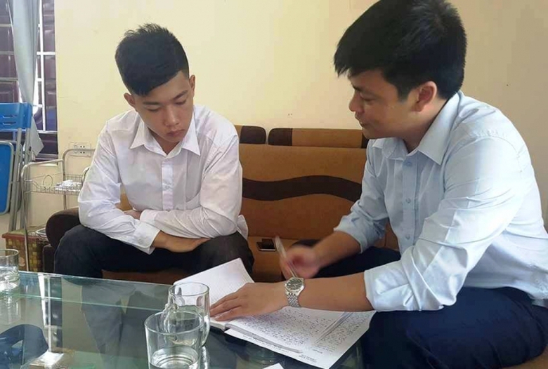 T&agrave;i- xế- xe- taxi- bung- cửa- chở- người- đi- cấp-