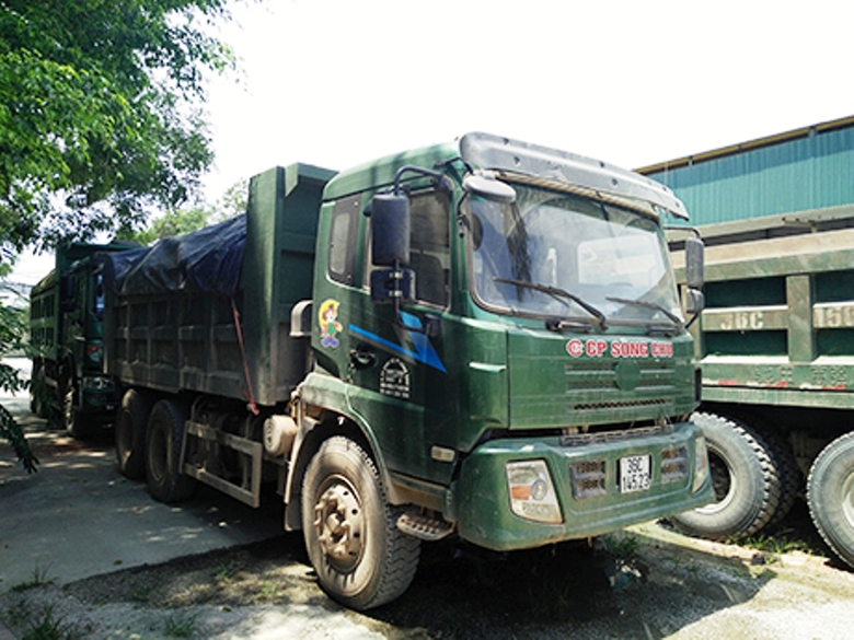 Vi -phạm- chở -qu&aacute; tải- tr&ograve;ng -c&ograve;n -dọa -CSGT.jpg