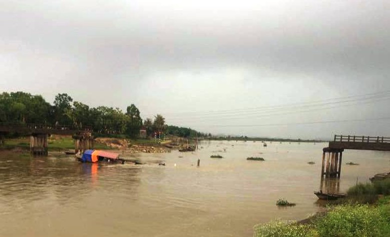 cầu-s&ocirc;ng-hoang-bị-sập (2)