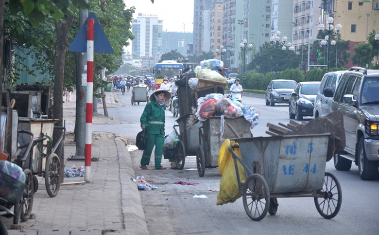11 - 12 D&ugrave; nắng hay mưa, giữa phố đ&ocirc;ng người hay c