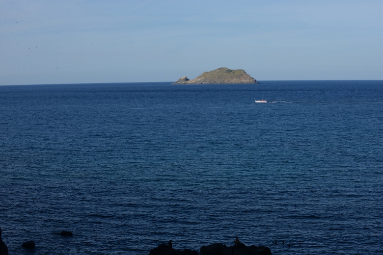 10Trời, mây, nước và đá giao hòa với nhau tạo nên