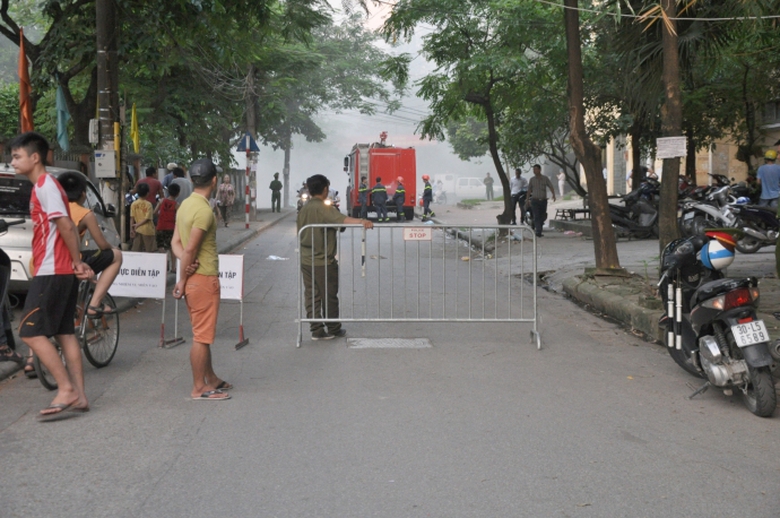 3 c&aacute;c con đường dẫn v&agrave;o nơi bọn tội phạm cố thủ bị