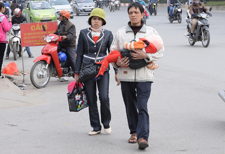 14 Phải di chuyển qu&atilde;ng đường d&agrave;i để về qu&ecirc; với bố