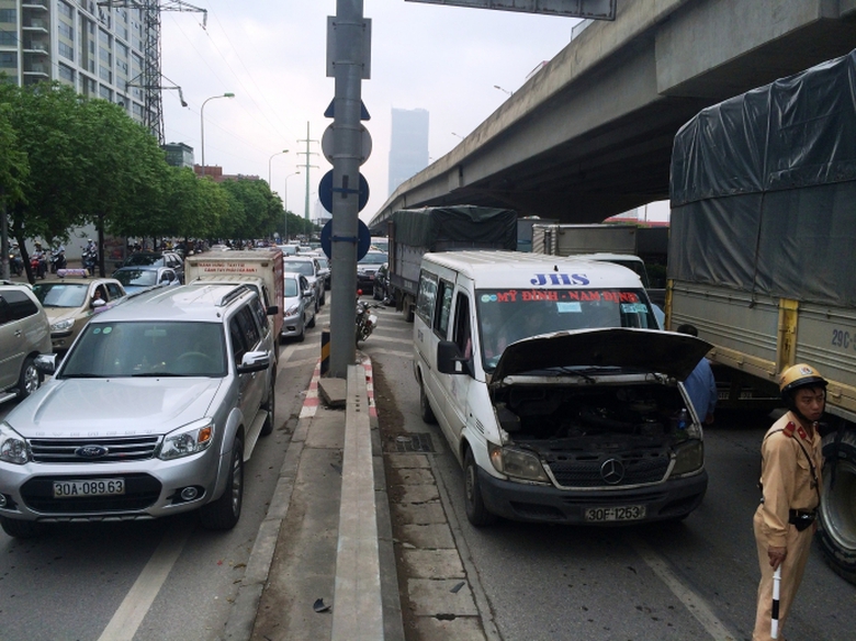 Ben-xe-qua-tai-giao-thong-un-tac-ngay-nghi-le-30-4