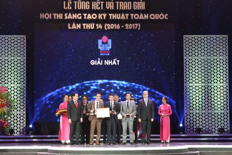 Le-tong-ket-va-trao-giai-thuong-sang-tao-KHKT-toan