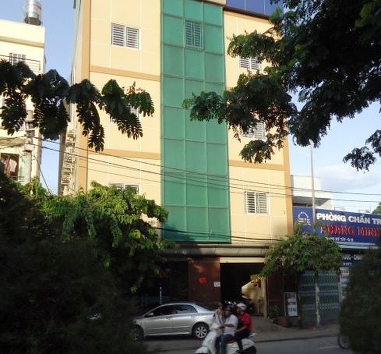 chủ kh&aacute;ch sạn bị chuốc thuốc m&ecirc;