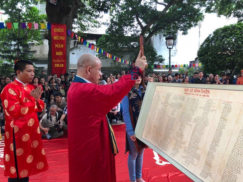 &Ocirc;-Huynh-doc-kinh-giai-thai-tue-v&agrave;-chieu-tai