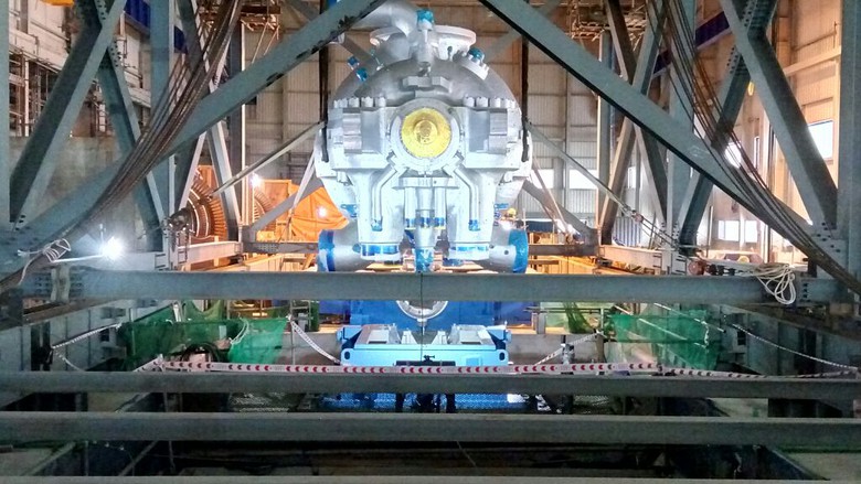 Đến hơn 18h30 c&ugrave;ng ng&agrave;y tuabin đ&atilde; được đưa v&agrave;o vị 