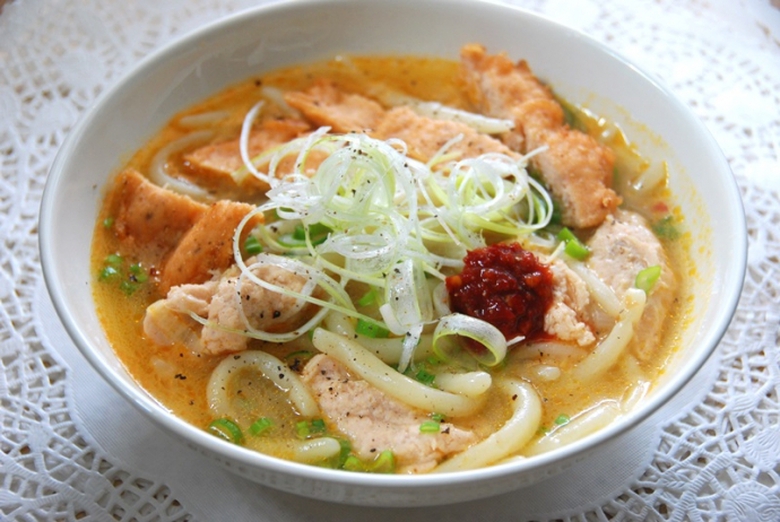 B&aacute;nh canh chả c&aacute;