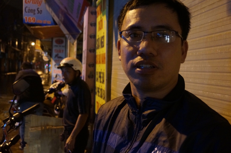 ha-noi-ca-tram-nguoi-trang-dem-doi-mua-cho-tiem-va