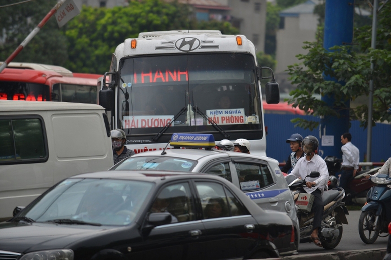 tac duong ben xe Luong Yen