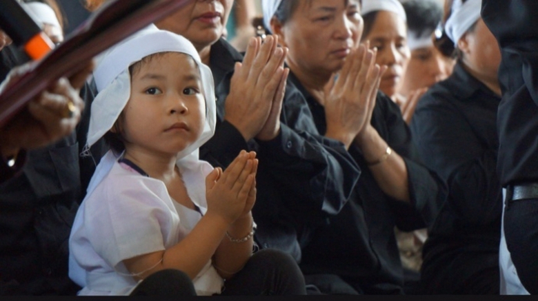 mot-doanh-nhan-muon-nhan-nuoi-con-gai-phi-cong-kha