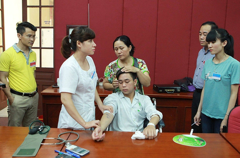 thisinhmoruotthuatrongdemvangangdithi