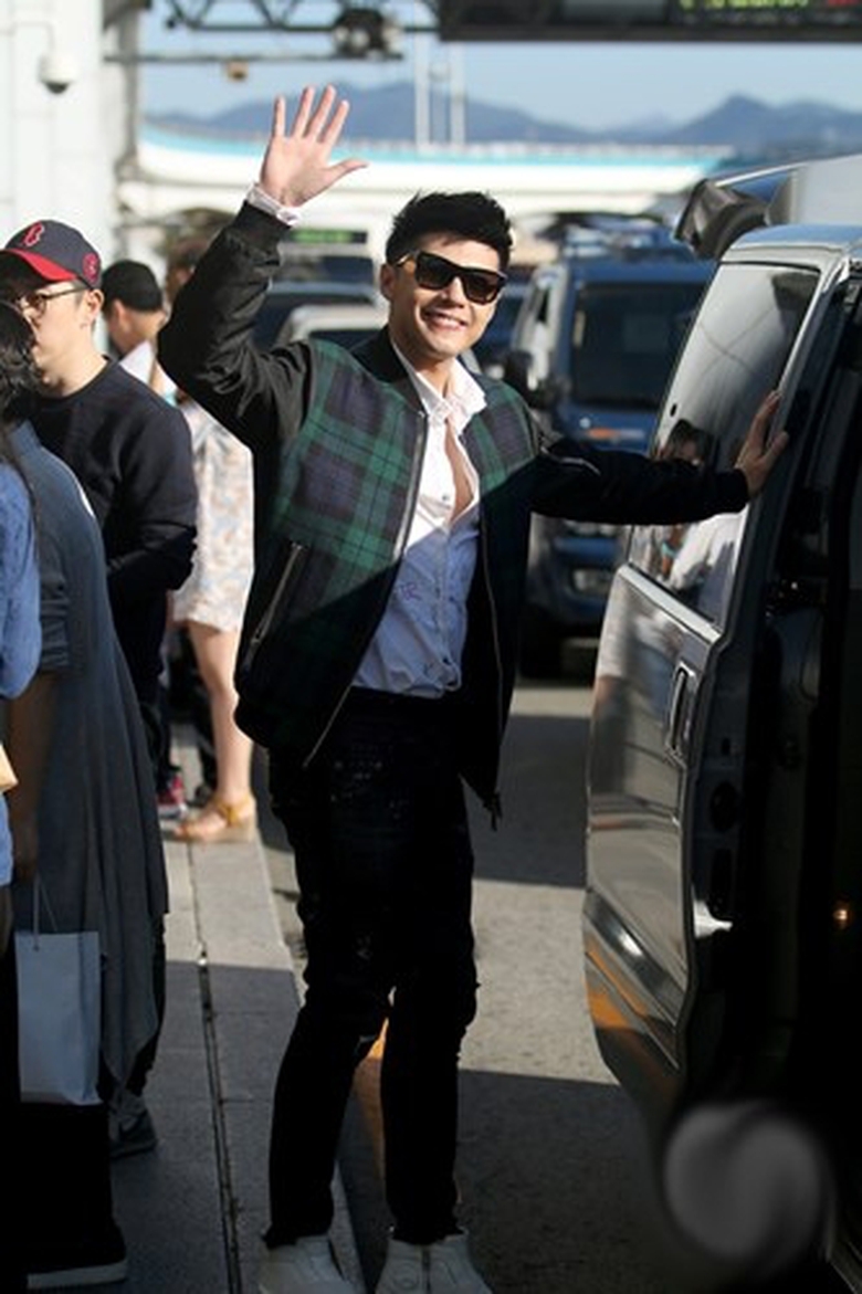 thoi-trang-noi-loan-cua-noo-phuoc-thinh-tren-tham-