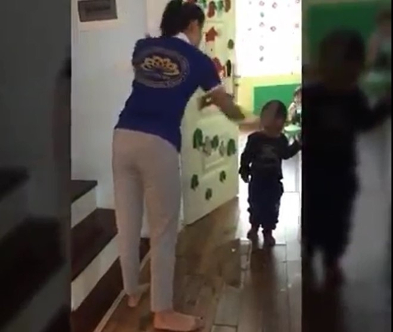 danh hoc sinh mam non