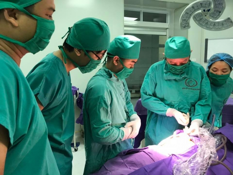 ca phẫu thuật ở sản nhi Quảng Ninh